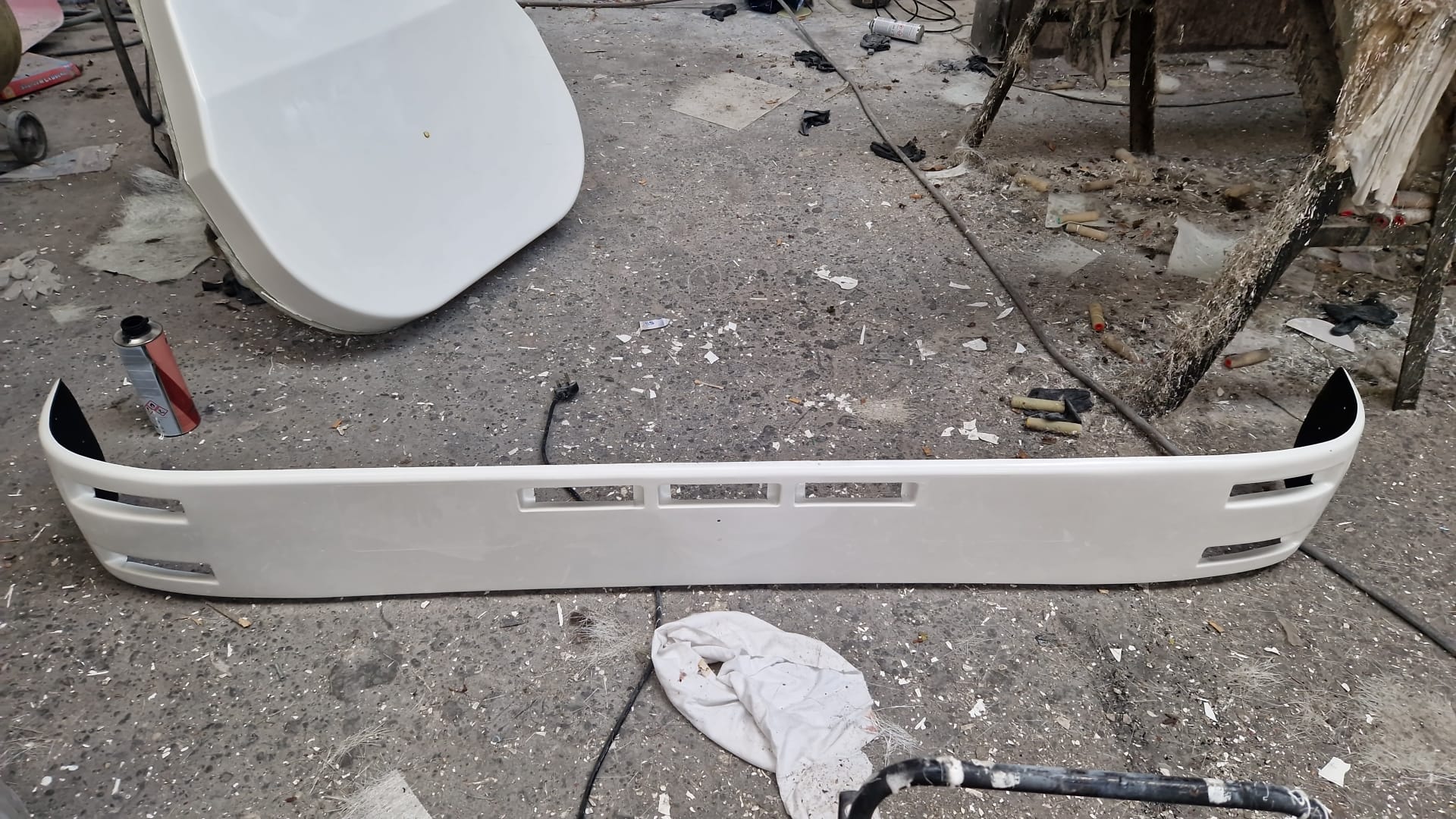 Scania 4 & R Series Sun-Visor (7 LED Cutout)